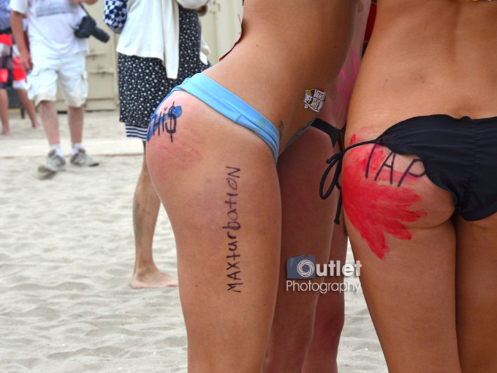 Bikini girls at the US Open of Surfing